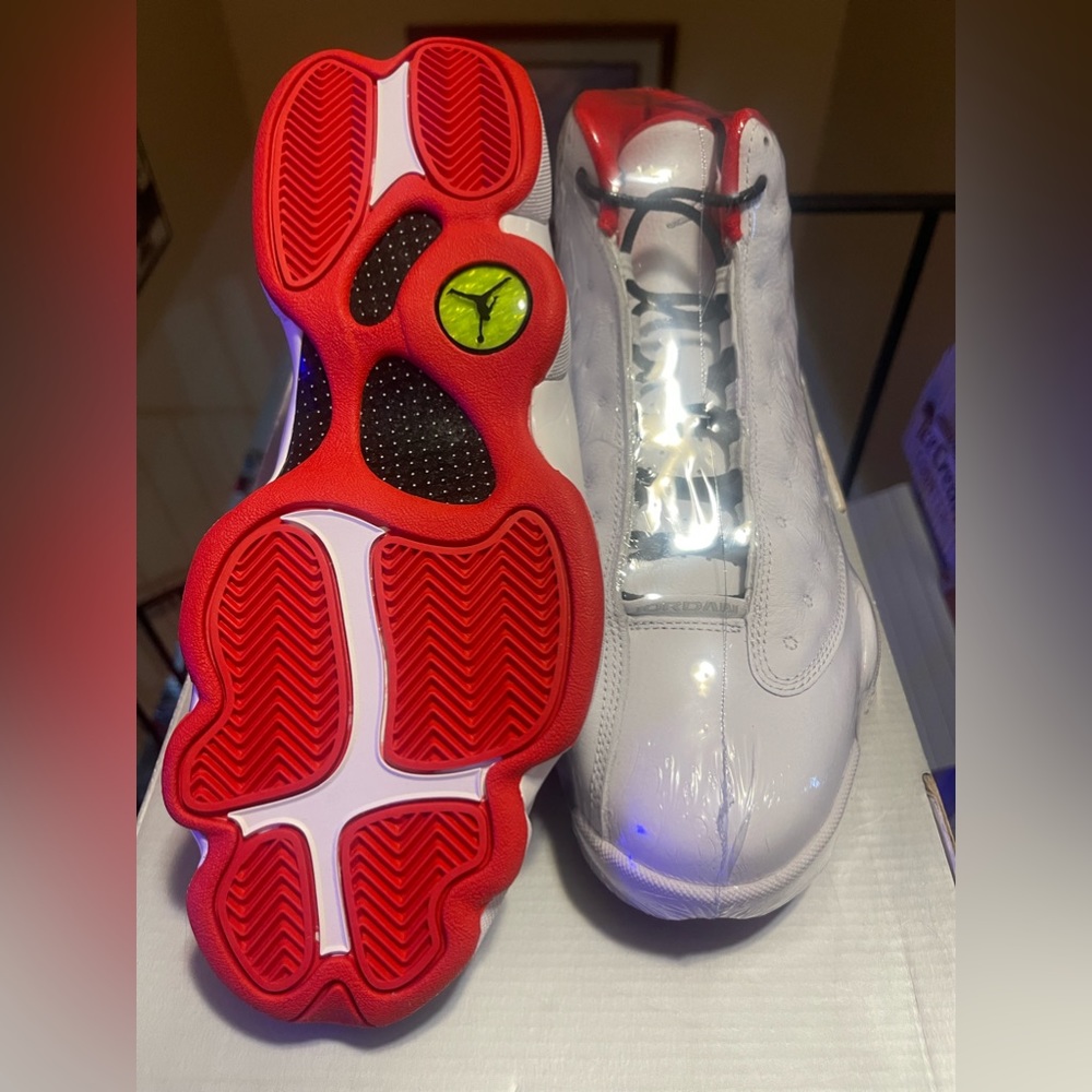 Men’s Jordan - Picture 3 of 6